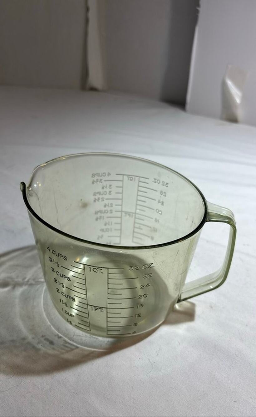 Vintage Rubbermaid Measuring Cup